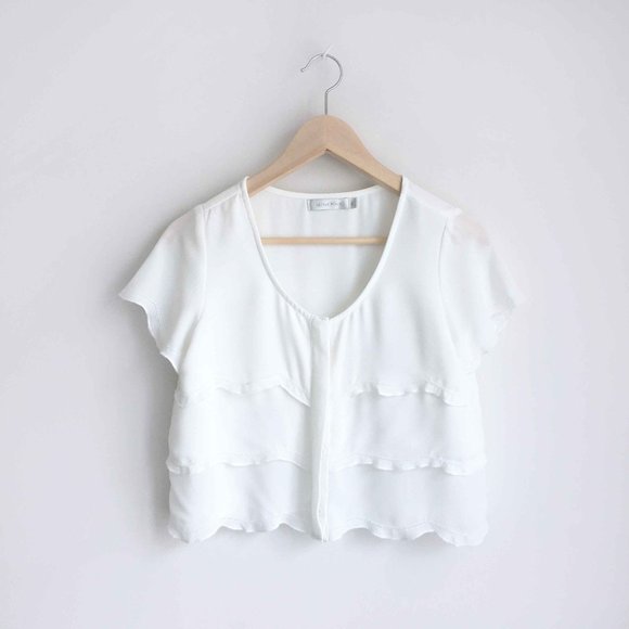 MINKPINK tiered scallop hem button down crop top - Picture 1 of 5
